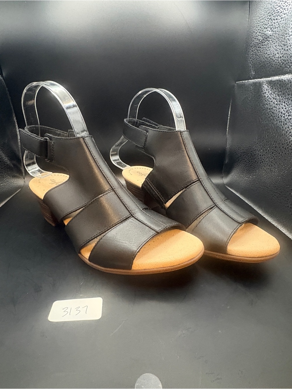 Clarks Valarie Dalia Black leather Sandals - EUC - Size 7